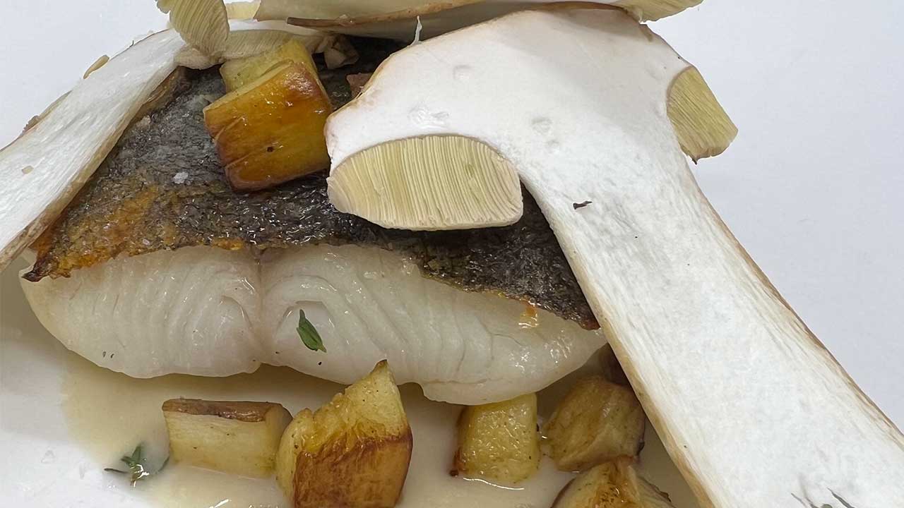 Black-Cod-su-fonduta-di-parmigiano-36-Mesi-e-funghi-porcini